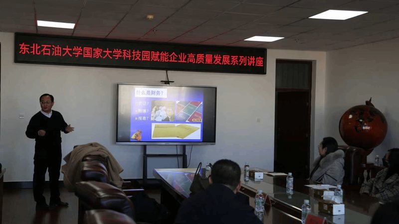 在选择代办机构时，创业者可以从以下几个方面进行考量：